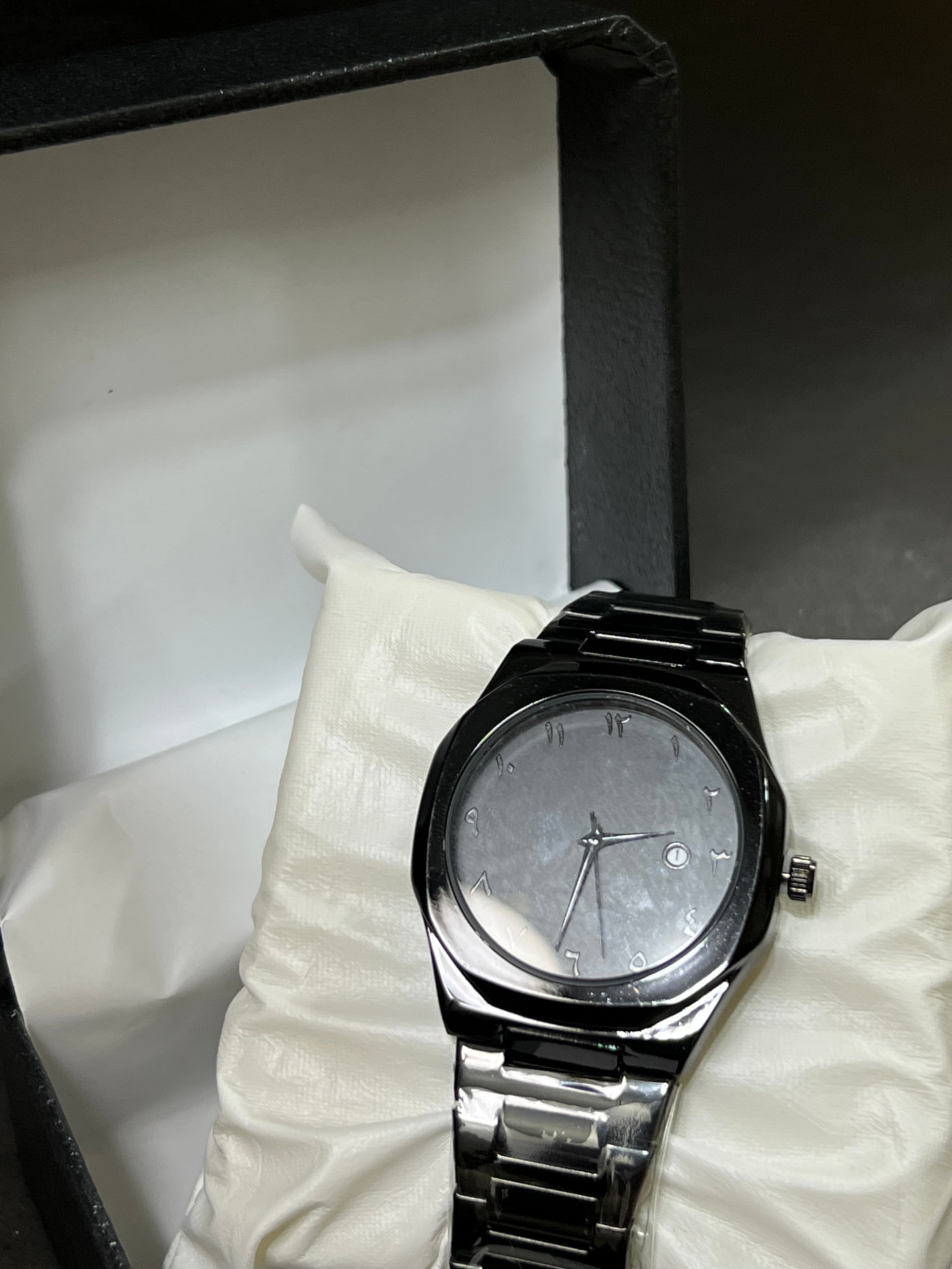 Black Aura watch